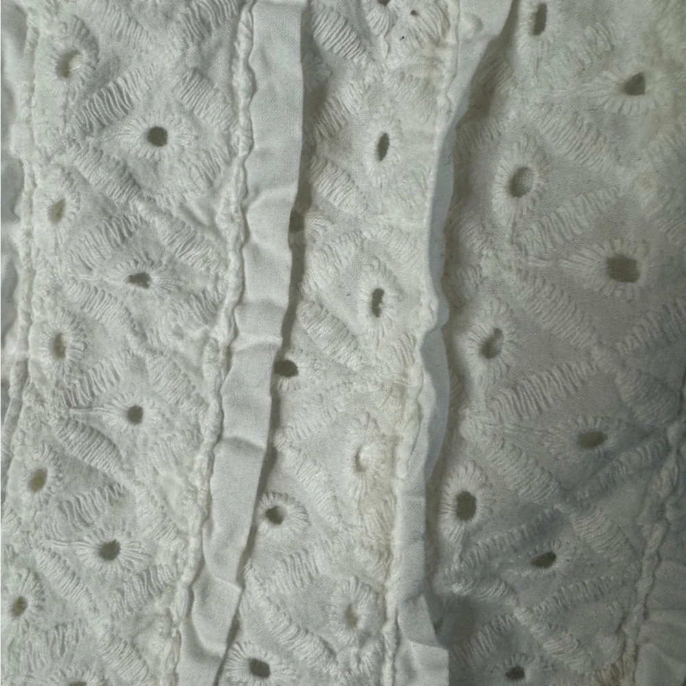 Genuine Kids. White Eyelet Sleeveless Top. Great Condition. Size 4